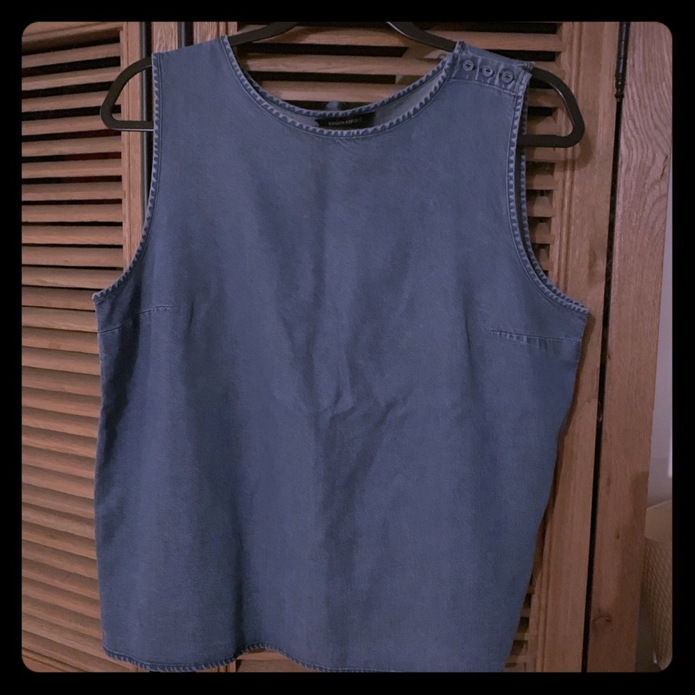 Sweet and smooth denim sleeveless blouse